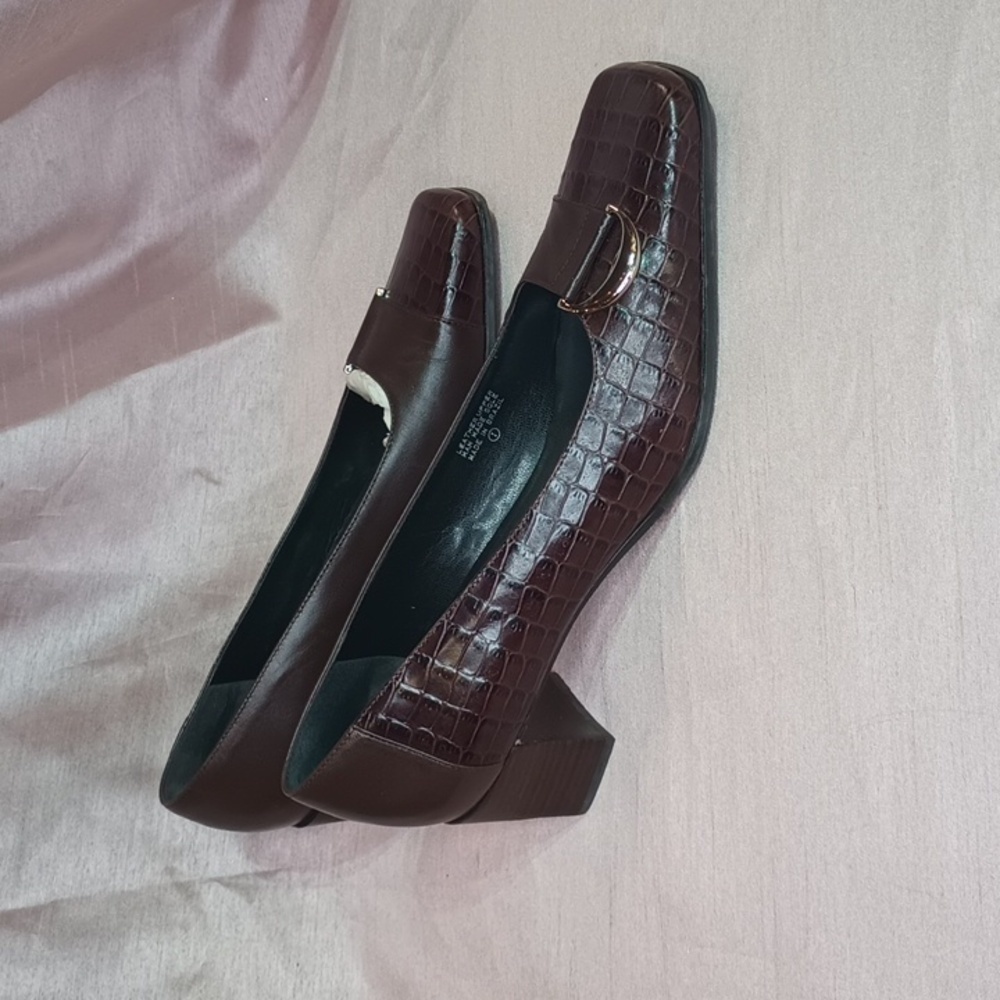 Aigner leather loafers 8.5 - Picture 3 of 12